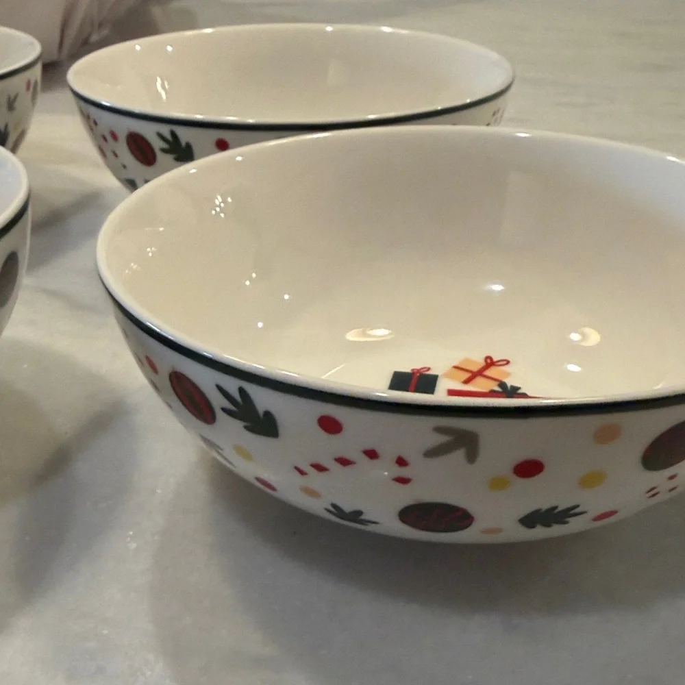 NEW without box Williams Sonoma Elf Cereal Bowls (4)